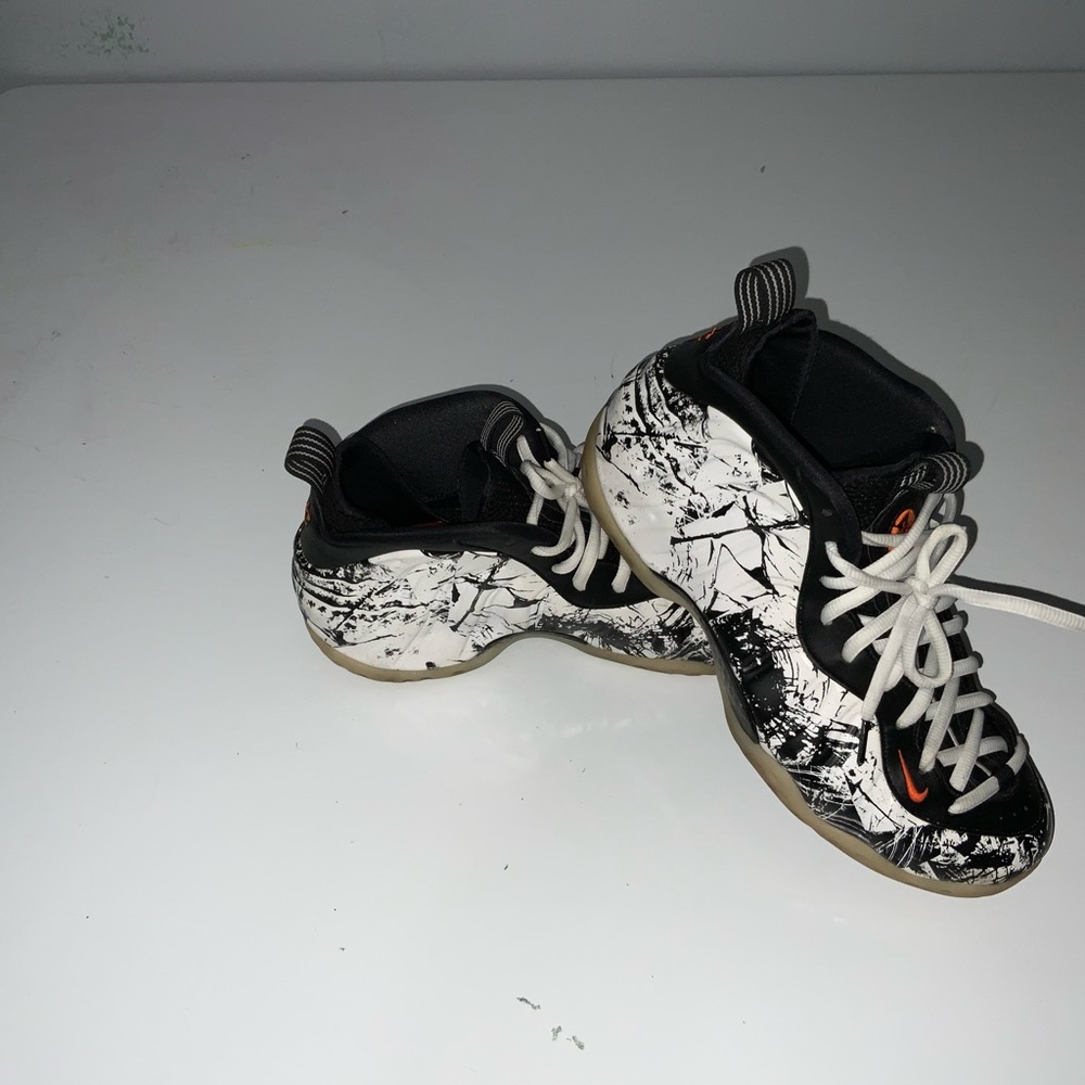 Nike Black and White Athletic Shoes